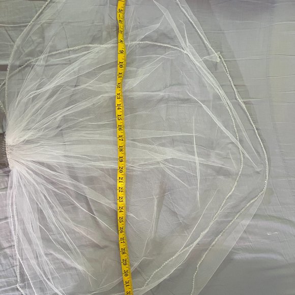 NWOT 2 Tiers elbow length wedding veil with beaded edges, White - Picture 4 of 5